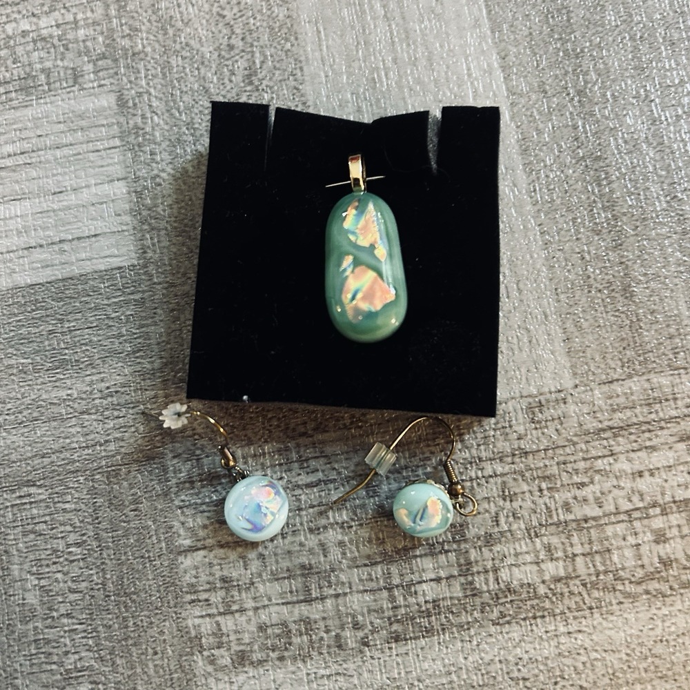 Blue Oval Stone Pendant Necklace & Matching Dangle Earrings Jewelry Set - Picture 4 of 9